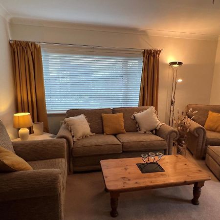 Cheerful 3 Bedroom Cottage In Central Location 安布尔塞德 外观 照片