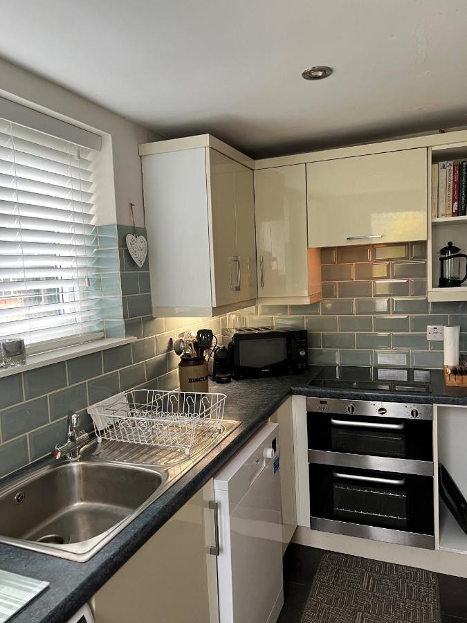 Cheerful 3 Bedroom Cottage In Central Location 安布尔塞德 外观 照片
